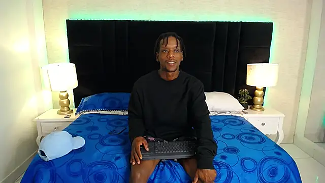 Snapshot of SkylerBigxxx chatting on May 19, 4:08 am SkylerBigxxx online show from May 19, 4:08 am
