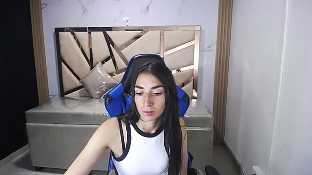 Maily a  online show from October 25, 3:03 am