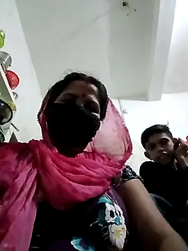 Snapshot of Hott_locky chatting on June 23, 3:43 pm Hott locky online show from June 23, 3:43 pm