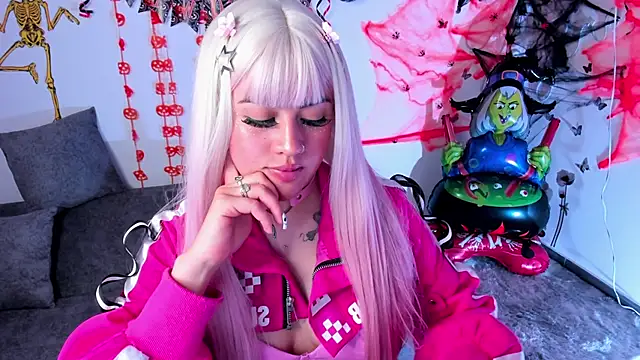 lilielou  online show from October 29, 9:27 pm