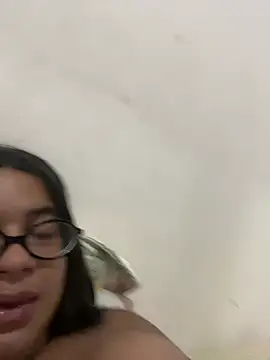 Snapshot of ursinha999 chatting on February 25, 4:11 am ursinha999 online show from February 25, 4:11 am