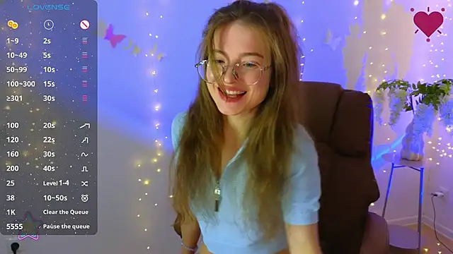 Snapshot of Katyaa_Lover chatting on July 4, 7:42 pm Katyaa Lover online show from July 4, 7:42 pm