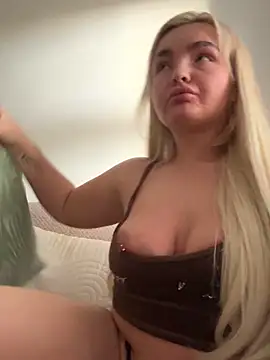 Snapshot of BelleXx chatting on November 8, 3:12 pm BelleXx online show from November 8, 3:12 pm