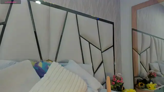 mia vy online show from September 20, 7:59 pm