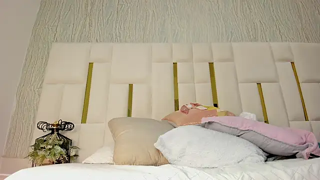 Snapshot of mia_vy chatting on May 14, 3:02 am mia vy online show from May 14, 3:02 am