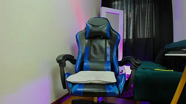 Charliejones  online show from September 25, 7:50 pm