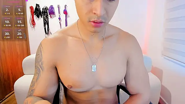 Snapshot of abu_dhabi_21 chatting on February 7, 9:24 am abu dhabi 21 online show from February 7, 9:24 am