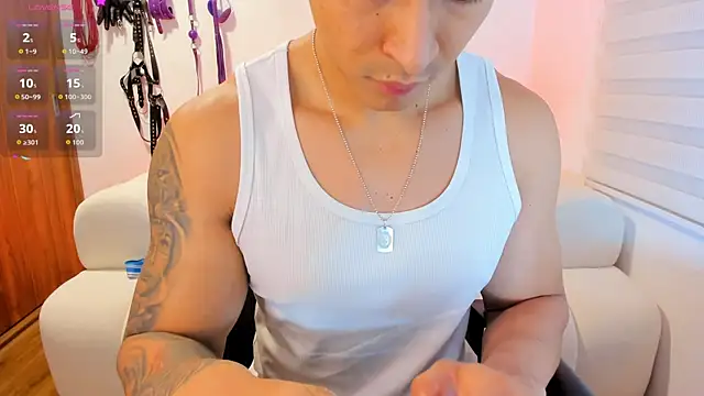 Snapshot of abu_dhabi_21 chatting on February 21, 9:32 am abu dhabi 21 online show from February 21, 9:32 am