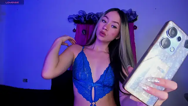 Snapshot of Shairaclark_ chatting on December 3, 1:02 am Shairaclark online show from December 3, 1:02 am