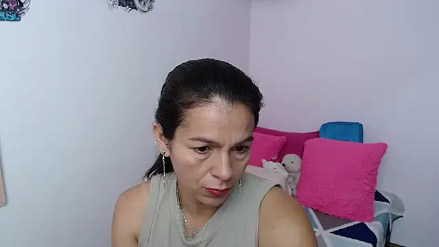 camilavargas  online show from February 7, 1:04 pm