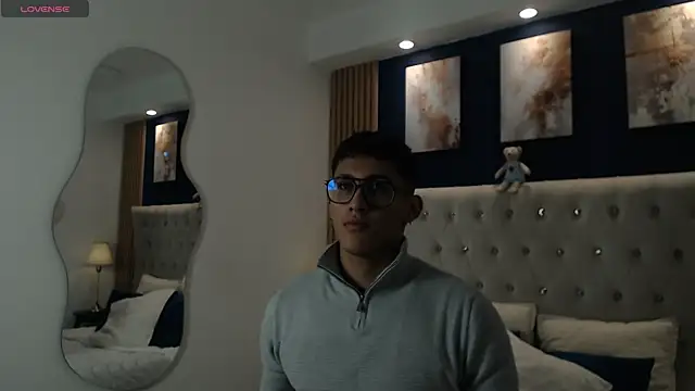 SalvadorFit online show from March 3, 8:15 pm