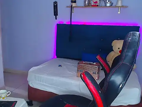 Lunadool online show from October 7, 3:09 pm