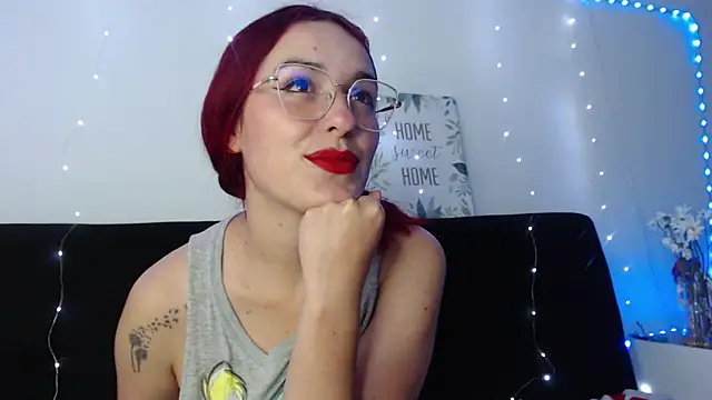 Snapshot of kat_desiree chatting on February 3, 1:59 am kat desiree online show from February 3, 1:59 am