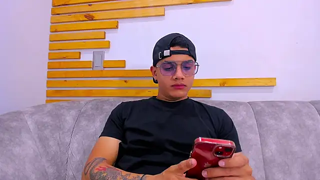 Snapshot of axel_vega chatting on September 24, 7:06 pm axel vega online show from September 24, 7:06 pm