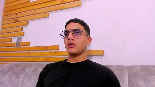 Snapshot of axel_vega chatting on October 3, 7:11 pm axel vega online show from October 3, 7:11 pm