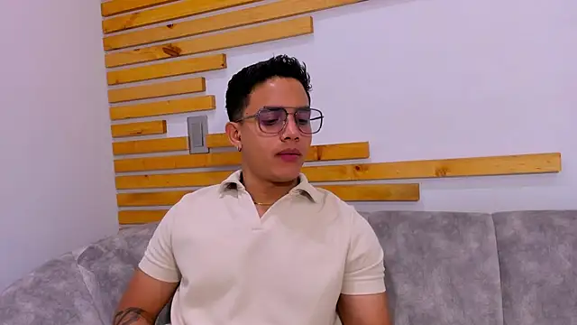 Snapshot of axel_vega chatting on October 6, 1:19 pm axel vega online show from October 6, 1:19 pm