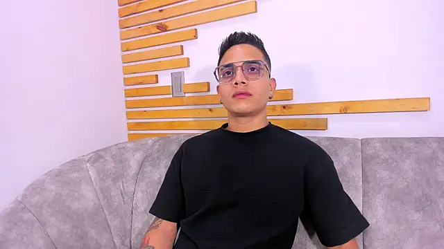 Snapshot of axel_vega chatting on October 7, 7:33 pm axel vega online show from October 7, 7:33 pm