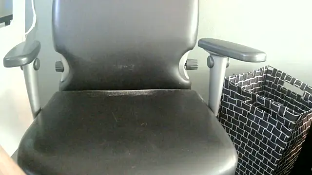 Snapshot of monty19cm chatting on July 31, 10:14 am monty19cm online show from July 31, 10:14 am