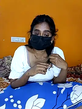 Snapshot of honeyqueen143 chatting on September 25, 7:34 am honeyqueen143 online show from September 25, 7:34 am
