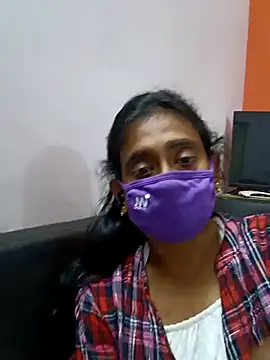 Snapshot of honeyqueen143 chatting on November 26, 2:51 pm honeyqueen143 online show from November 26, 2:51 pm