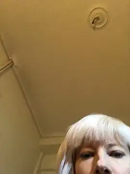 juliaoneandonly online show from October 8, 9:51 am