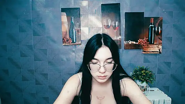 Snapshot of MiraBabe_ chatting on September 29, 6:40 am MiraBabe online show from September 29, 6:40 am