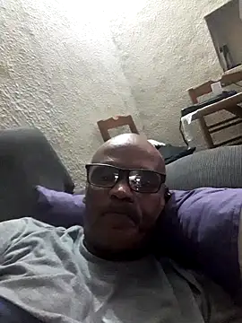 Snapshot of JeffersonRay chatting on November 9, 7:01 pm JeffersonRay online show from November 9, 7:01 pm