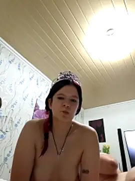 Hot SkinnyGirl online show from April 18, 6:45 pm