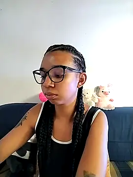 Suzanelee1 online show from September 17, 5:14 pm