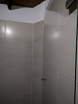 Suzanelee1 online show from October 14, 1:01 pm