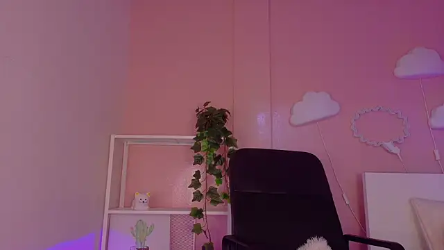 Snapshot of KeendraFox_ chatting on July 16, 9:37 am KeendraFox online show from July 16, 9:37 am