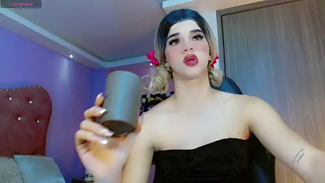 Snapshot of Sophia_Stonee chatting on October 1, 11:38 am Sophia Stonee online show from October 1, 11:38 am