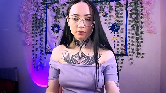 MollyKissy online show from April 9, 5:51 am