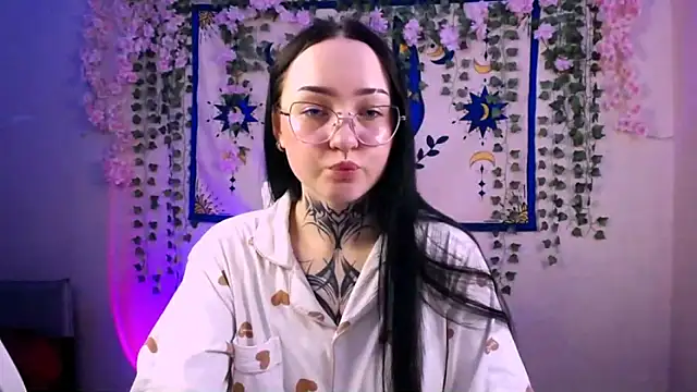 MollyKissy online show from April 12, 4:50 am