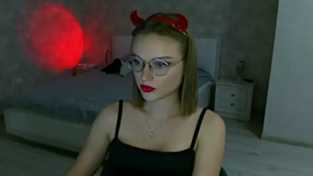 Snapshot of Miss_Diamond_Maria chatting on October 26, 4:13 pm Miss Diamond Maria online show from October 26, 4:13 pm