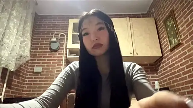 EmmaLeexth online show from November 22, 1:10 pm