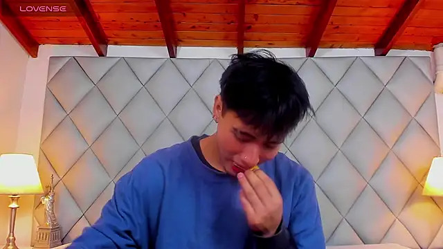 Clement Reyes online show from December 4, 7:33 pm