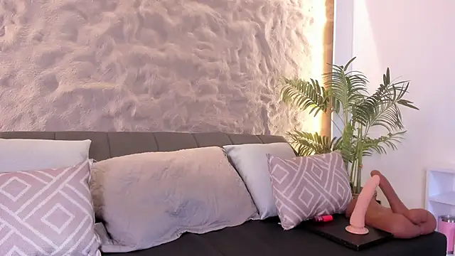 Snapshot of Naomy_gyal chatting on February 26, 7:24 pm Naomy gyal online show from February 26, 7:24 pm