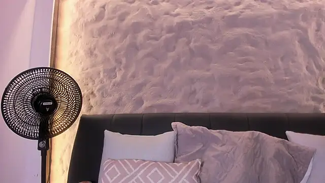 Snapshot of Naomy_gyal chatting on February 27, 1:00 pm Naomy gyal online show from February 27, 1:00 pm