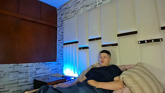 ANLLELOAndANGELA online show from April 15, 5:20 pm