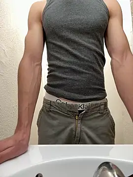 gymratforyouu online show from September 22, 2:35 am