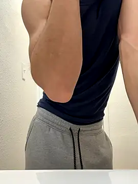 gymratforyouu online show from October 18, 4:48 am