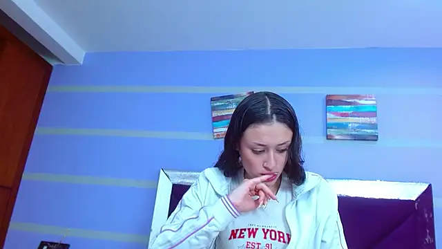 Snapshot of Emily_Swiftt chatting on November 15, 3:37 am Emily Swiftt online show from November 15, 3:37 am