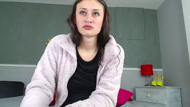 Snapshot of Emily_Swiftt chatting on December 20, 11:56 pm Emily Swiftt online show from December 20, 11:56 pm