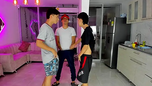 Houseofwarrios online show from September 18, 6:04 am