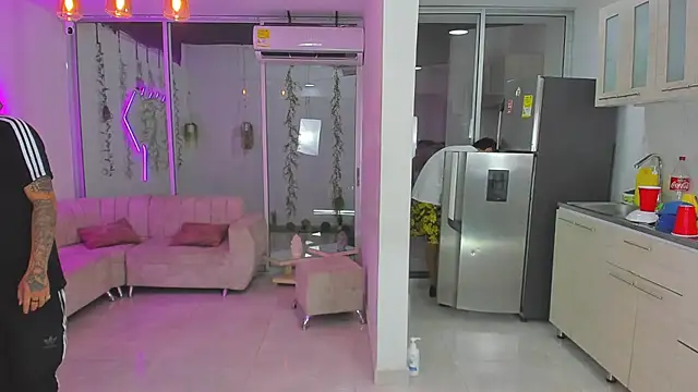 Houseofwarrios online show from September 23, 5:54 am