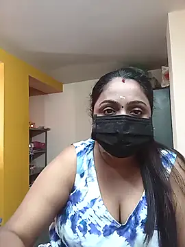 Snapshot of queendivya chatting on February 1, 3:05 am queendivya online show from February 1, 3:05 am