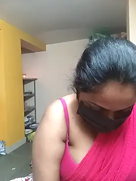 Snapshot of queendivya chatting on February 4, 1:22 am queendivya online show from February 4, 1:22 am