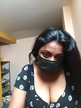 Snapshot of queendivya chatting on February 25, 11:47 pm queendivya online show from February 25, 11:47 pm
