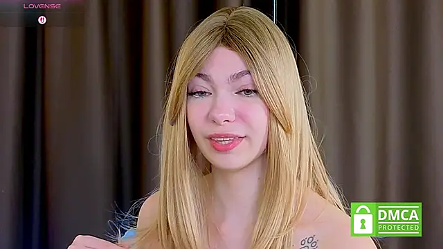 Snapshot of EmilyZortea chatting on October 10, 8:35 am EmilyZortea online show from October 10, 8:35 am